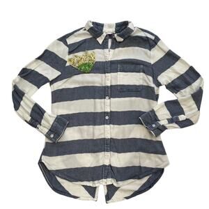 Beach Lunch Lounge Long Sleeve Striped Button Down Shirt, Floral Embroidery, M